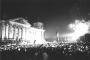 Feiern vor dem Reichstag in der Nacht zum 3. Oktober 1990