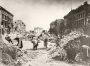 Zerstörtes Berlin: Unter den Linden mit Brandenburger Tor